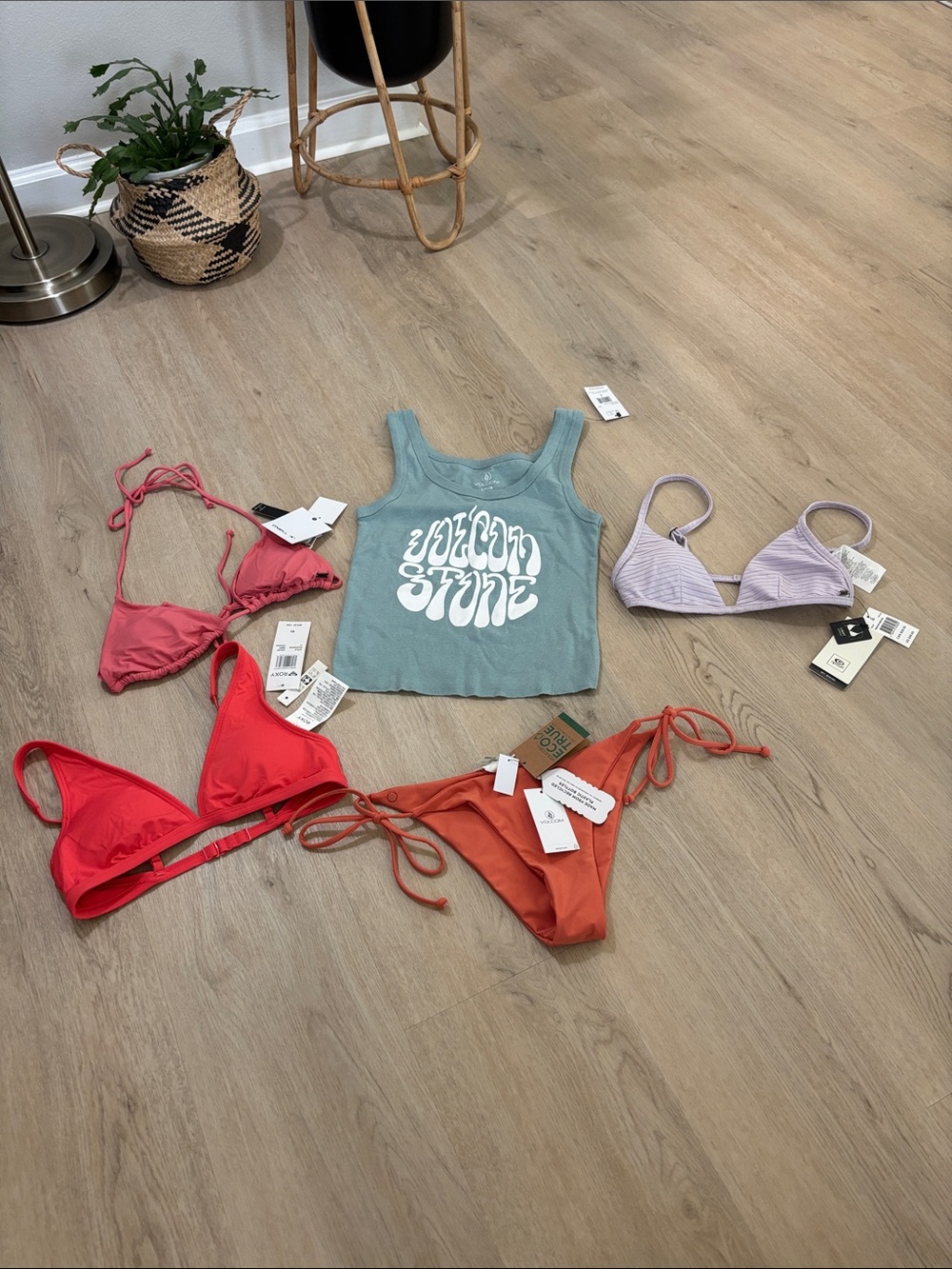 Volcom Bikini Bottom XS Simply Seamless Roxy , O’NEILL , ripcurl tops XS all NWT